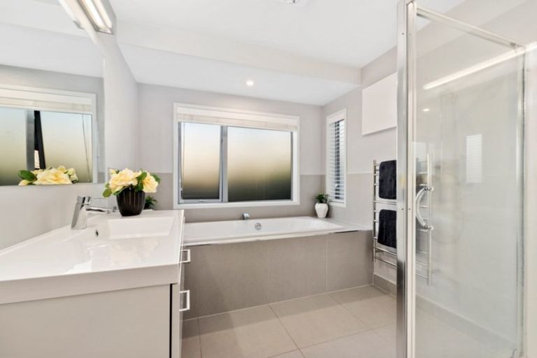 Photo of property in 78 Fairview Avenue, Fairview Heights, Auckland, 0632