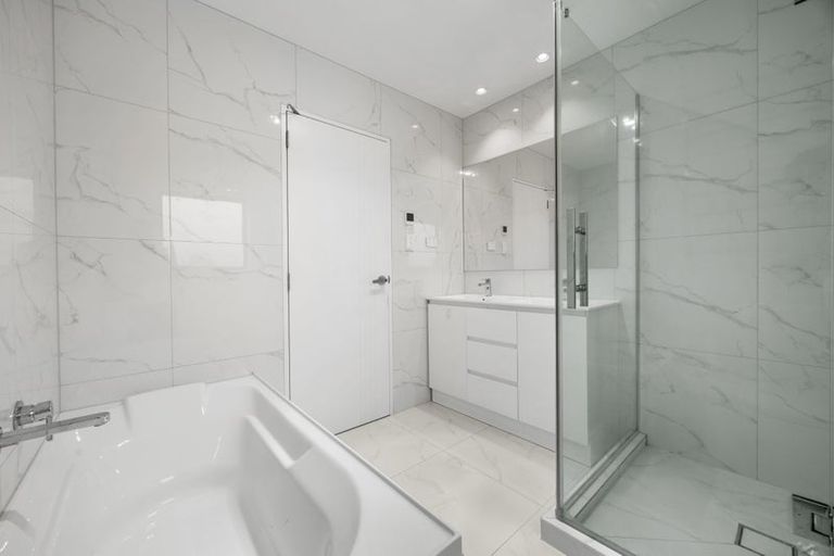 Photo of property in 43a Fitzherbert Avenue, West Harbour, Auckland, 0618