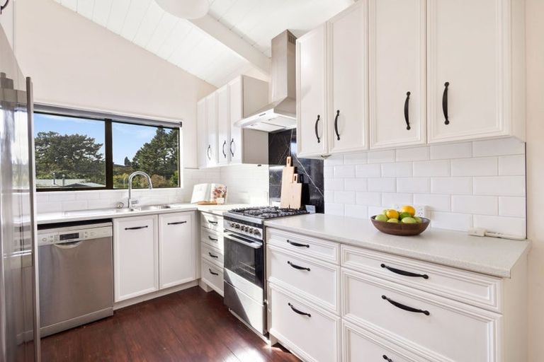 Photo of property in 38 Carlton Terrace, Westown, New Plymouth, 4310