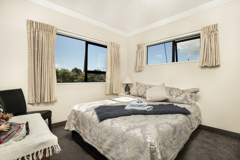 Photo of property in 120 Whangaparaoa Road, Red Beach, 0932