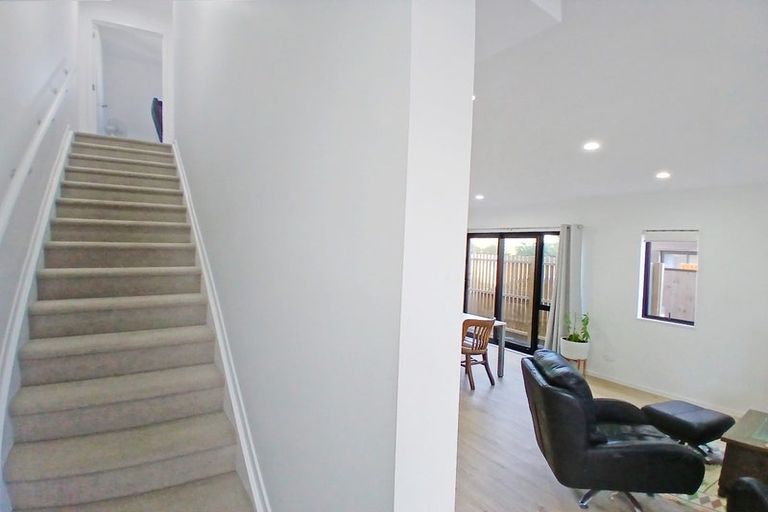 Photo of property in 18 Eileen Newey Place, Henderson, Auckland, 0612