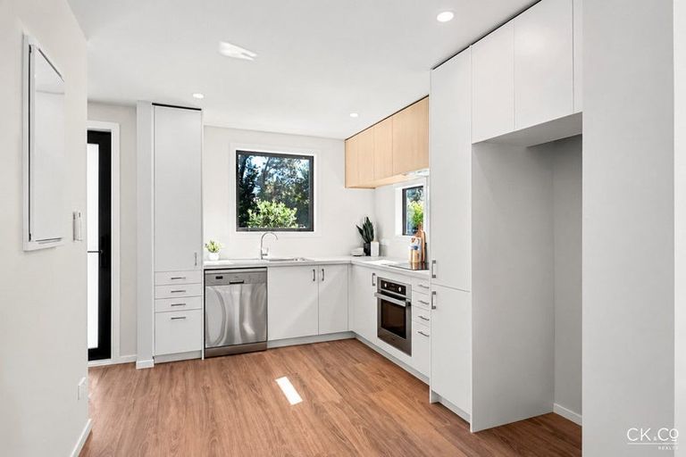 Photo of property in 10/130 Cambridge Terrace, Fairfield, Lower Hutt, 5011