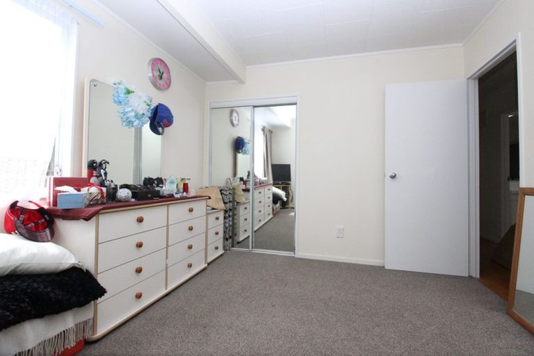 Photo of property in 2/450 Swanson Road, Ranui, Auckland, 0612