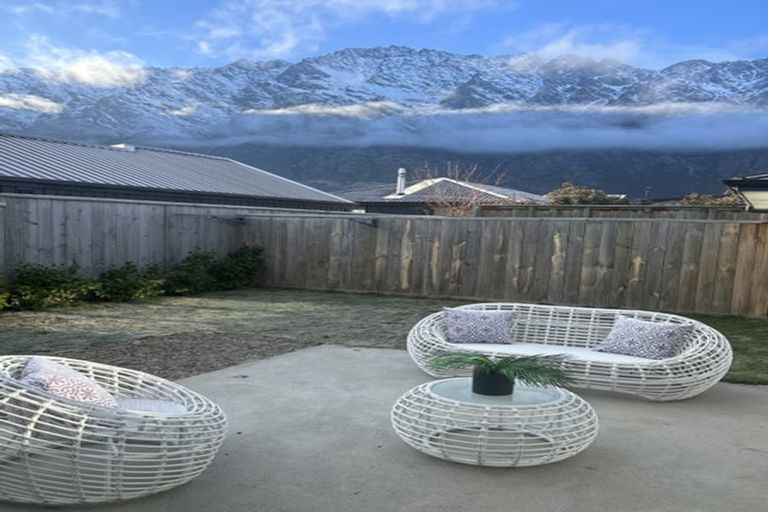 Photo of property in 10 Wheat Street, Jacks Point, Queenstown, 9371