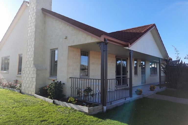 Photo of property in 1 D'urville Place, Kelvin Grove, Palmerston North, 4414