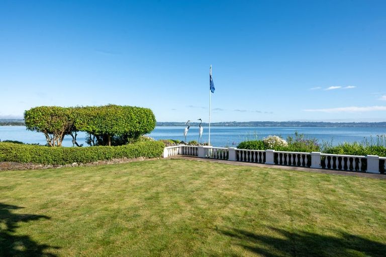 Photo of property in 15 Manahi Avenue, Kawaha Point, Rotorua, 3010