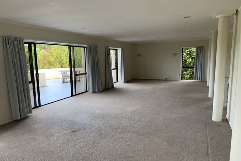 Photo of property in 11 Murano Place, Chatswood, Auckland, 0626