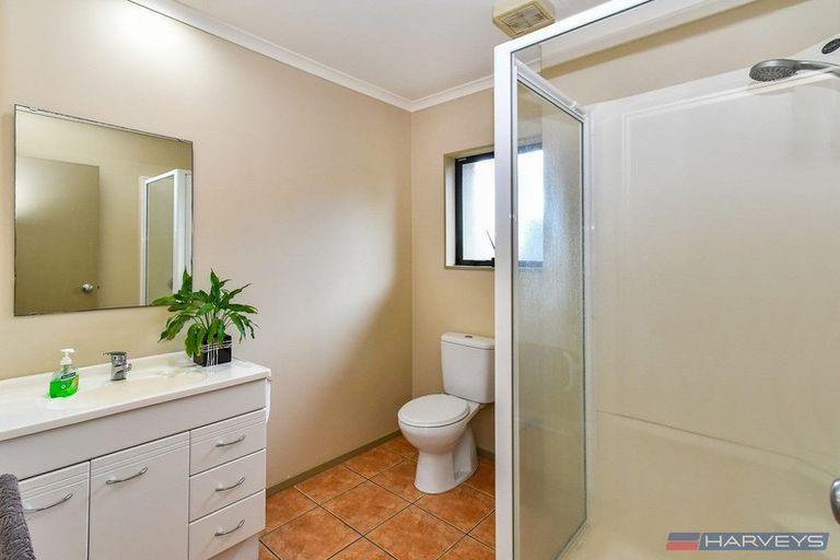 Photo of property in 12 Watervista Place, Mangere Bridge, Auckland, 2022