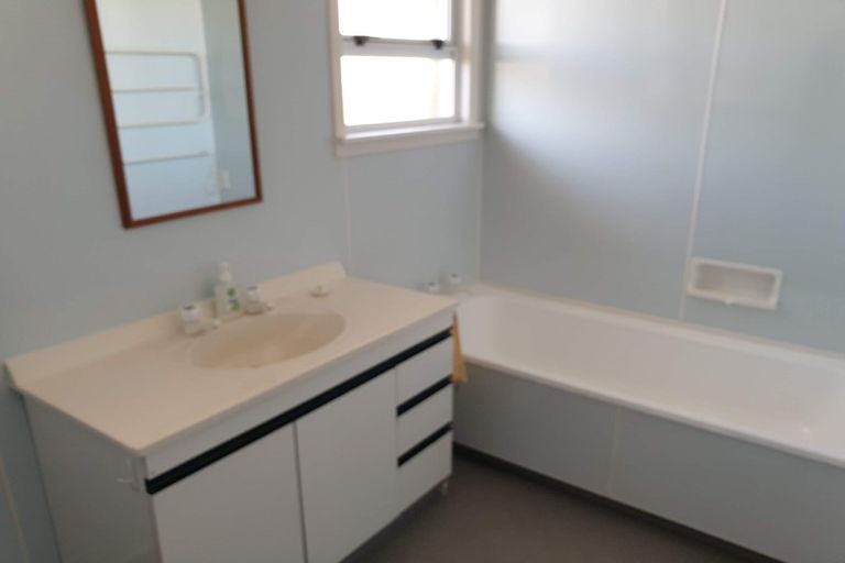 Photo of property in 2 Hood Place, Spotswood, New Plymouth, 4310