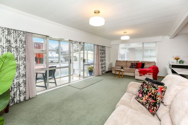 Photo of property in 4/6 Gilbert Street, New Plymouth, 4310