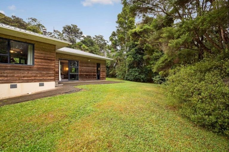 Photo of property in 18 Konini Road, Titirangi, Auckland, 0604