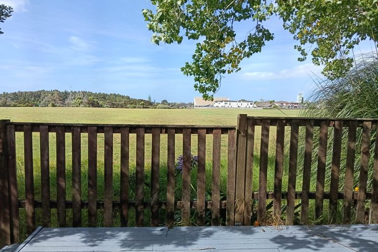 Photo of property in 2/62 Tonar Street, Northcote, Auckland, 0627