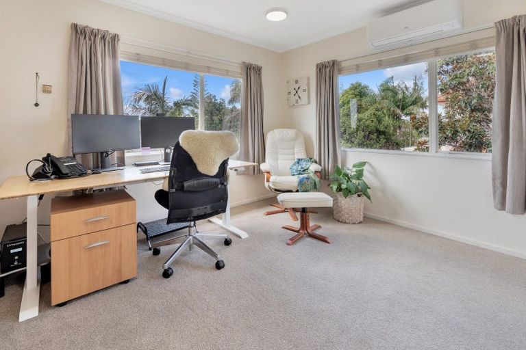 Photo of property in 11 Corta Bella Place, Golflands, Auckland, 2013