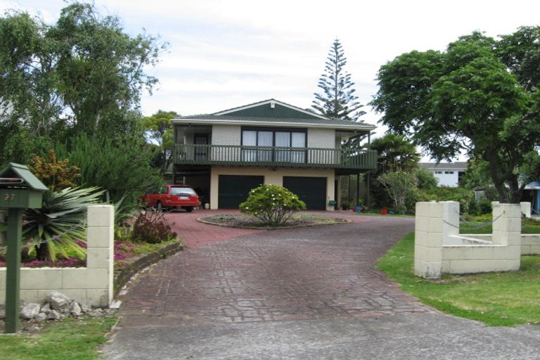 Photo of property in 27 Kiwi Esplanade, Mangere Bridge, Auckland, 2022