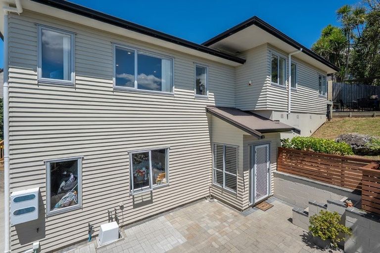 Photo of property in 60a Topliss Drive, Northcross, Auckland, 0632