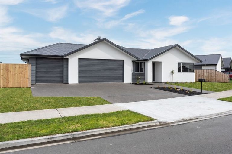 Photo of property in 10 Angus Place, Rangiora, 7400