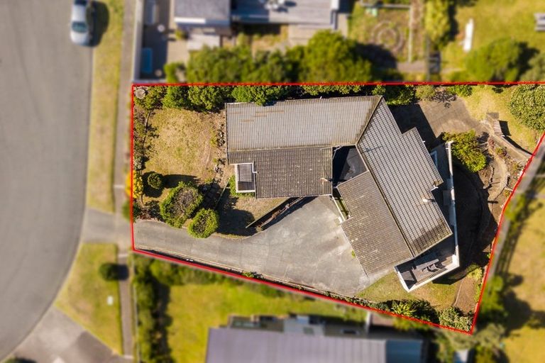 Photo of property in 33 Oratia Street, Waikanae Beach, Waikanae, 5036