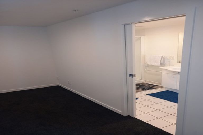 Photo of property in Terrace Heights Apartments, 2a/163 The Terrace, Wellington Central, Wellington, 6011