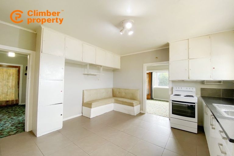 Photo of property in 8 Hugh Brown Drive, New Lynn, Auckland, 0600