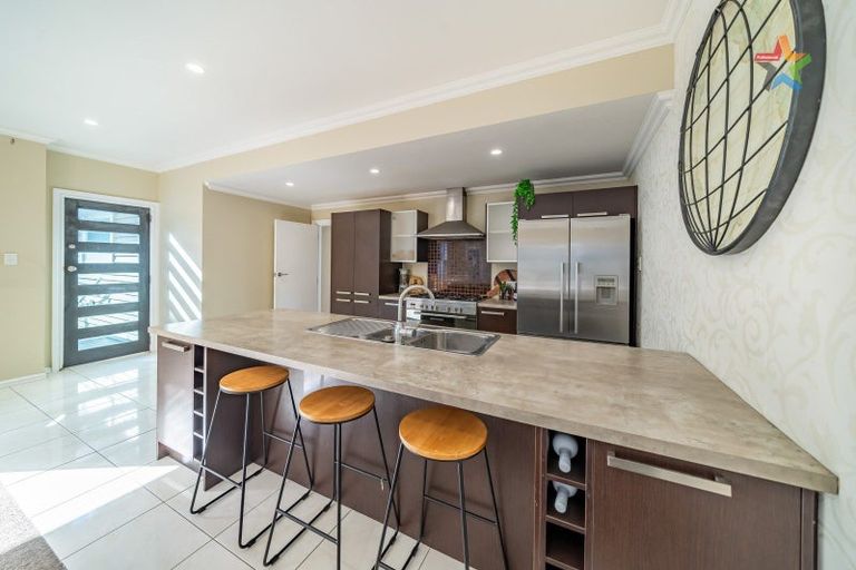 Photo of property in 21 Franklyn Road, Tawa, Wellington, 5028