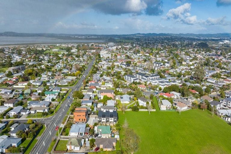 Photo of property in 5/644 Te Atatu Road, Te Atatu Peninsula, Auckland, 0610