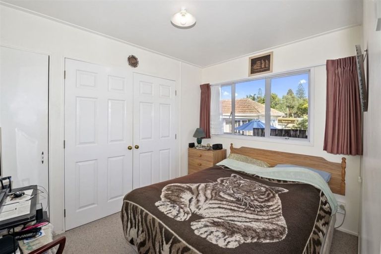 Photo of property in 1/28 Nikau Street, New Lynn, Auckland, 0600