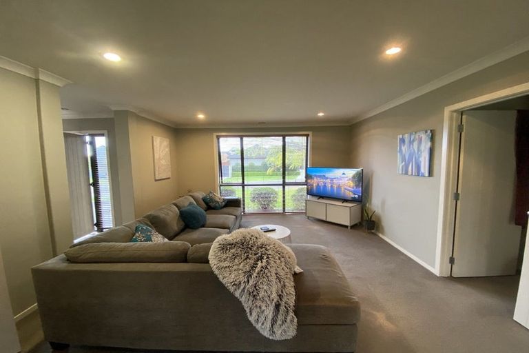 Photo of property in 16 San Clemento Way, Rototuna, Hamilton, 3210