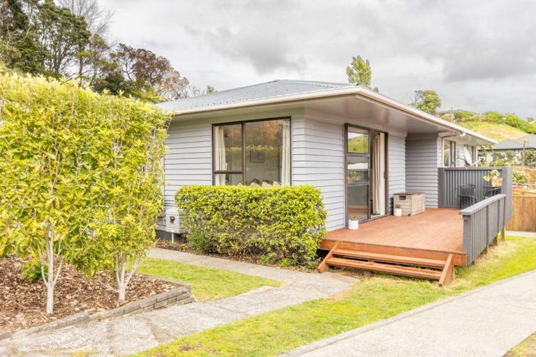 Photo of property in 4 Ward Place, Marfell, New Plymouth, 4310