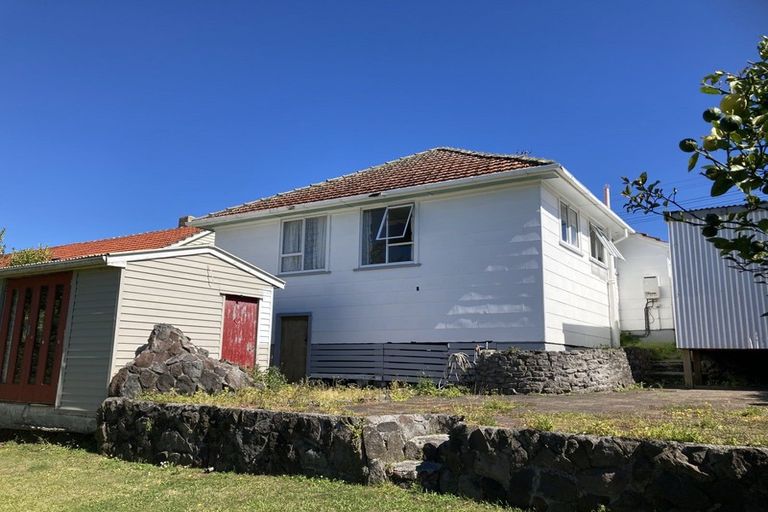 Photo of property in 14 Carey Street, Waitara, 4320