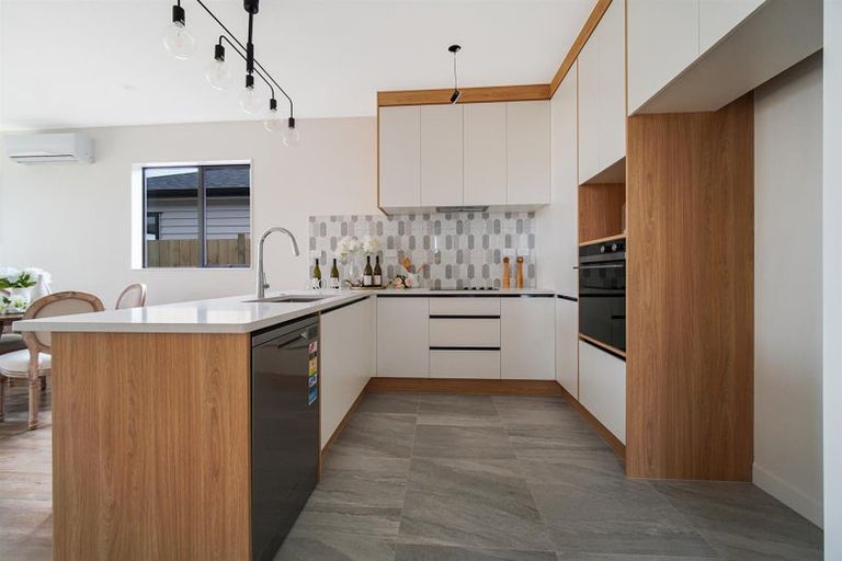 Photo of property in 32 Hari Road, Karaka, 2113