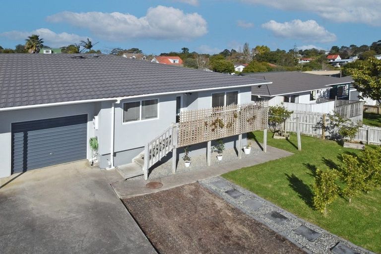 Photo of property in 1/41 Sungrove Rise, Sunnyvale, Auckland, 0612