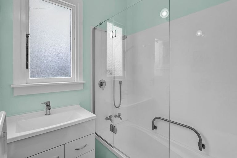 Photo of property in 7 Tarahua Road, Vogeltown, New Plymouth, 4310