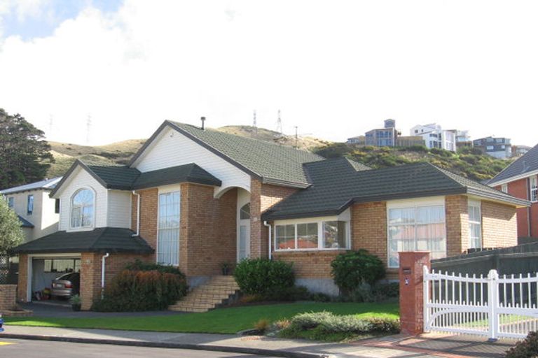Photo of property in 3 Gresford Place, Churton Park, Wellington, 6037