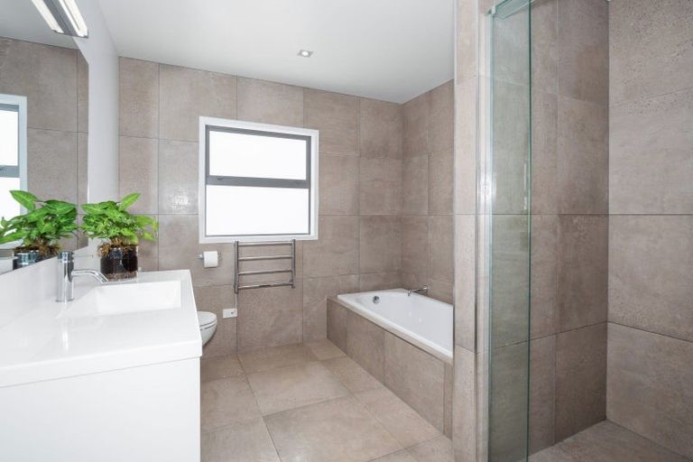 Photo of property in 58a Pitau Road, Mount Maunganui, 3116