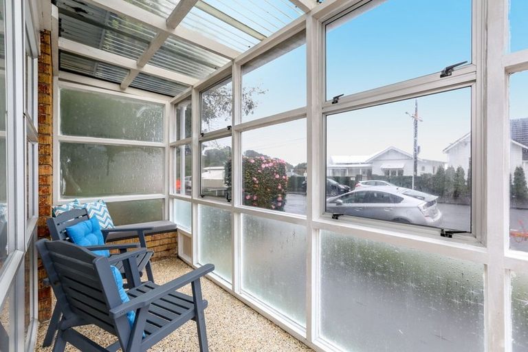 Photo of property in 4/6 Gilbert Street, New Plymouth, 4310