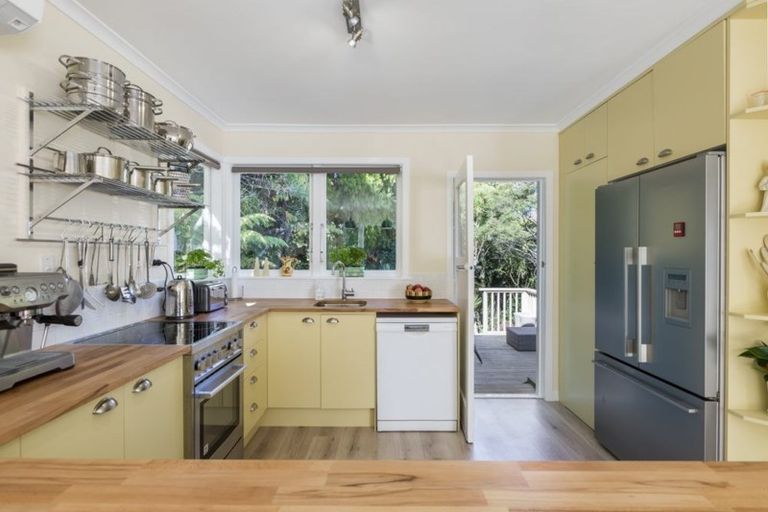 Photo of property in 804 West Coast Road, Oratia, Auckland, 0604