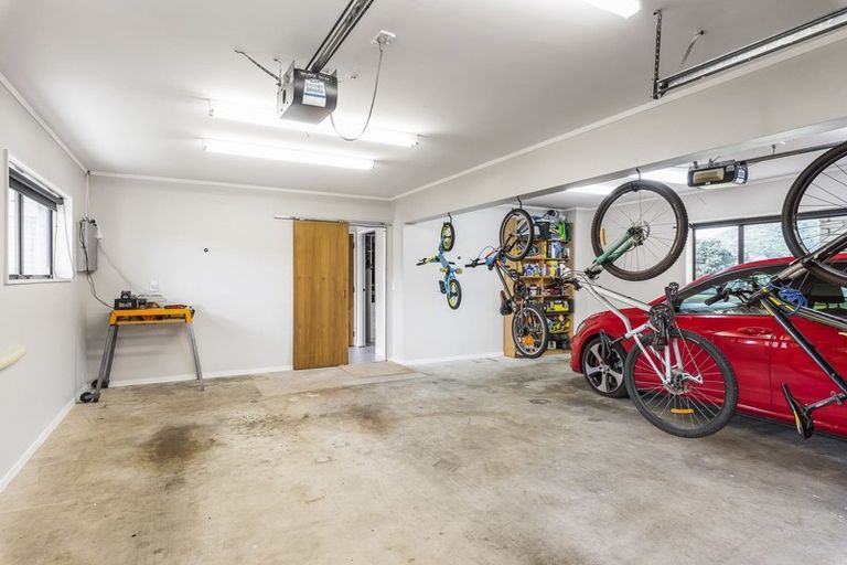 Photo of property in 2 Chilton Drive, Paraparaumu, 5032