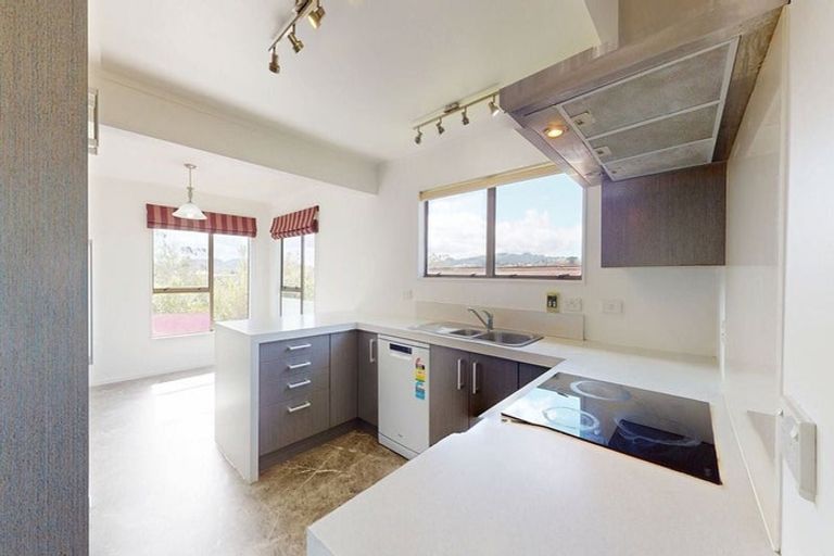 Photo of property in 3 Makatote Grove, Churton Park, Wellington, 6037