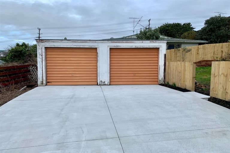 Photo of property in 2/8 Anne Road, Hillcrest, Auckland, 0627