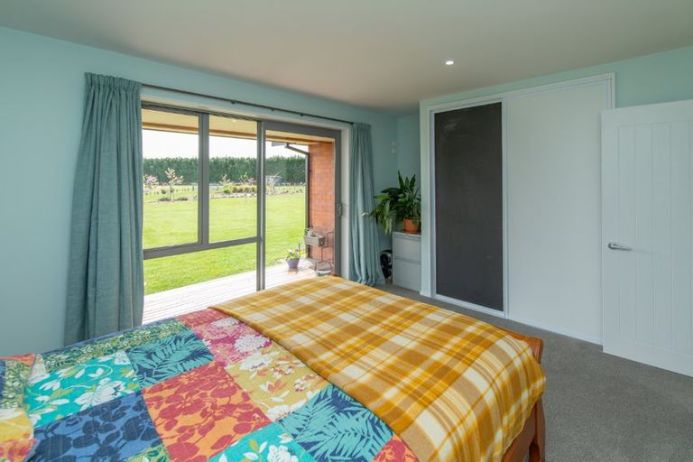 Photo of property in 18 Whitcombe Place, Darfield, 7571