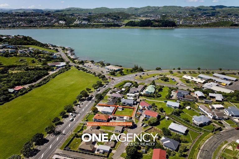 Photo of property in 134a Main Road, Titahi Bay, Porirua, 5022