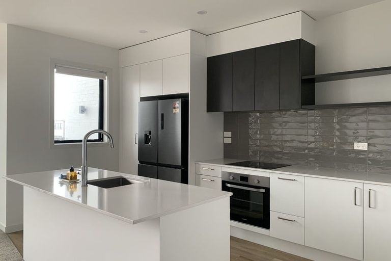 Photo of property in 9/1 Genevieve Lane, Hobsonville, Auckland, 0616