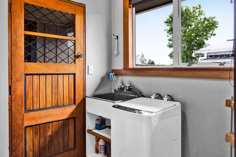 Photo of property in 43 Maire Street, Inglewood, 4330