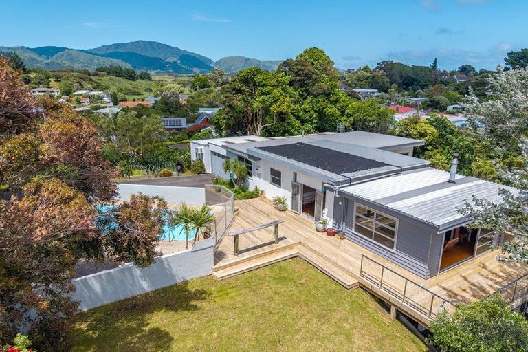 Photo of property in 48 Tiromoana Road, Raumati South, Paraparaumu, 5032
