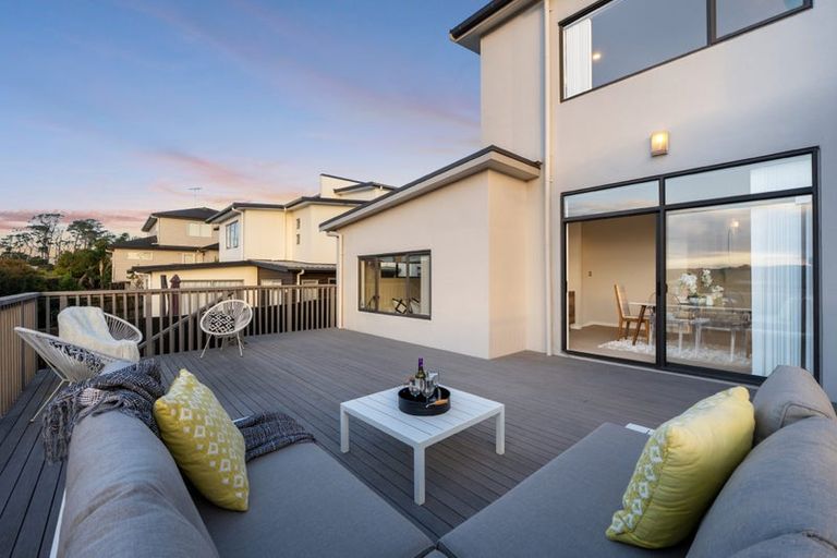 Photo of property in 16 Oak View Terrace, Schnapper Rock, Auckland, 0632