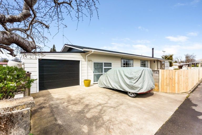 Photo of property in 8 Cambridge Street, Pahiatua, 4910