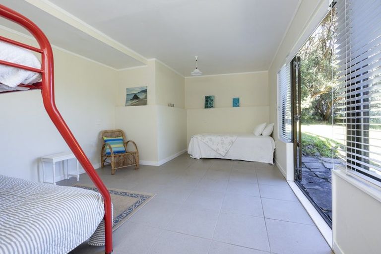 Photo of property in 35 North Piha Road, Piha, 0772