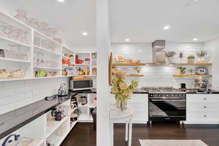 Photo of property in 237 High Street, Oxford, 7430