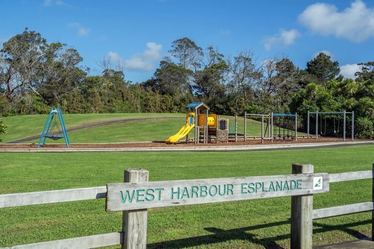Photo of property in 99 West Harbour Drive, West Harbour, Auckland, 0618