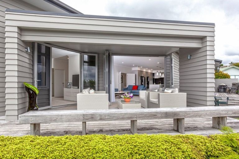Photo of property in 100 Pacific View Drive, Whangamata, 3620